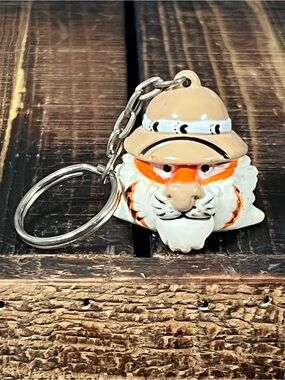Vintage 1997 Exxon Corp Put A Tiger in Your Tank Safari Hat Keychain Key ring
